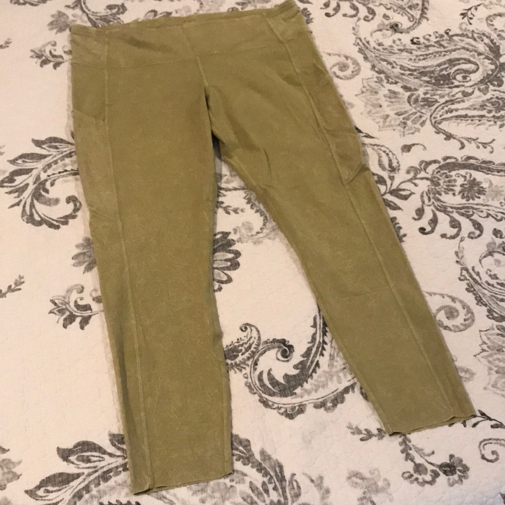 Lululemon crop leggings 14 like new
